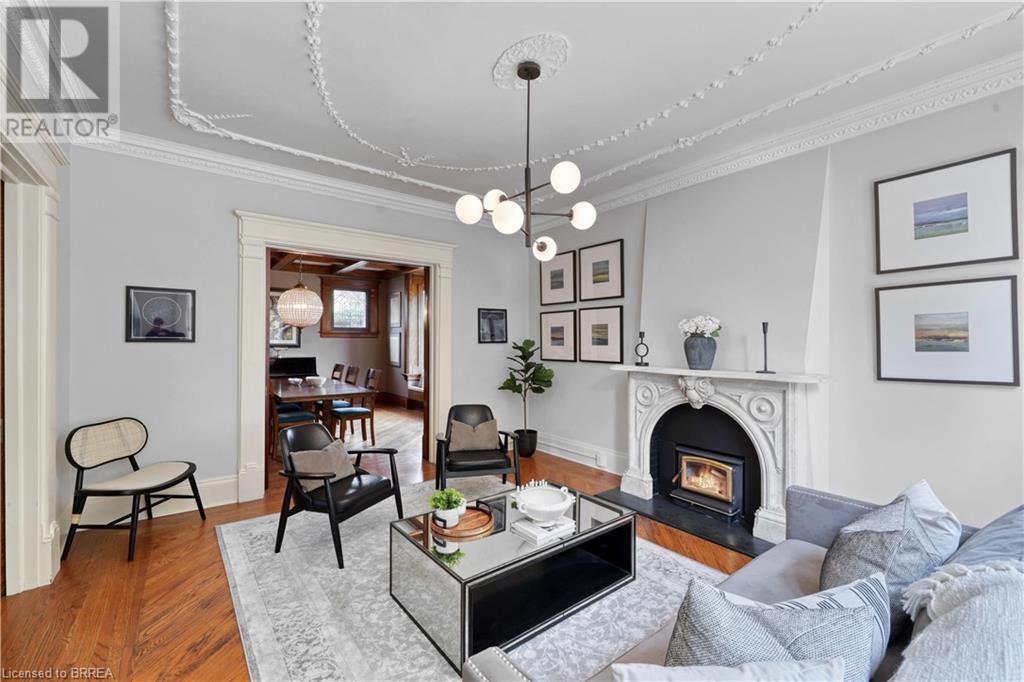 109 DUFFERIN Avenue