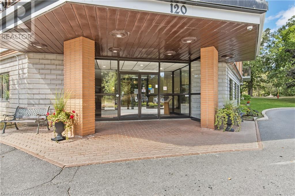 120 BARRETT Court Unit# 811