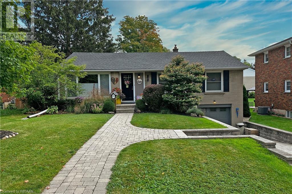 320 VANSITTART Avenue
