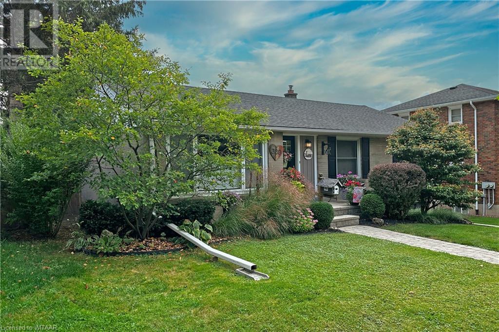 320 VANSITTART Avenue