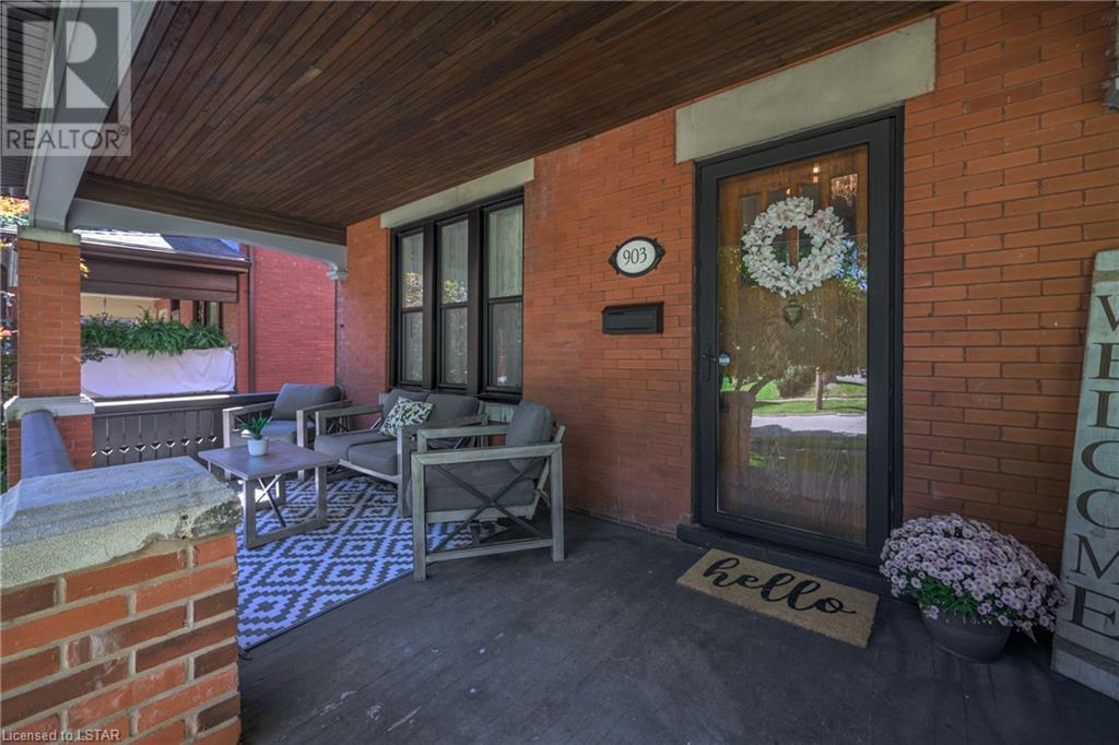 903 WILLIAM Street