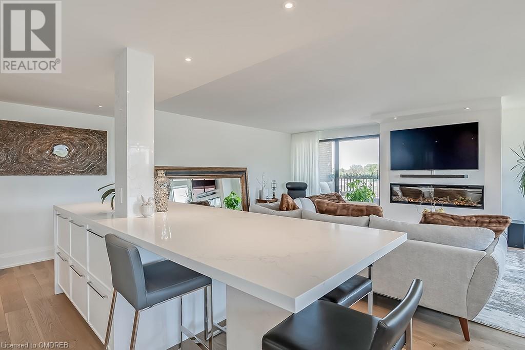 100 LAKESHORE Road E Unit# 901