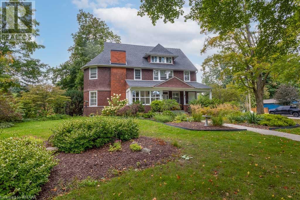 209 VANSITTART Avenue