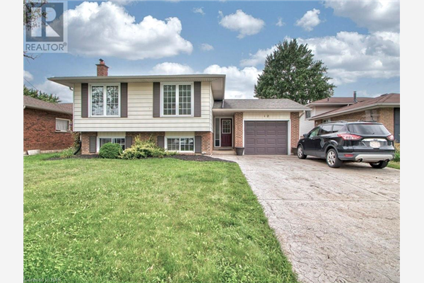 12 WHITEOAK Crescent, Welland