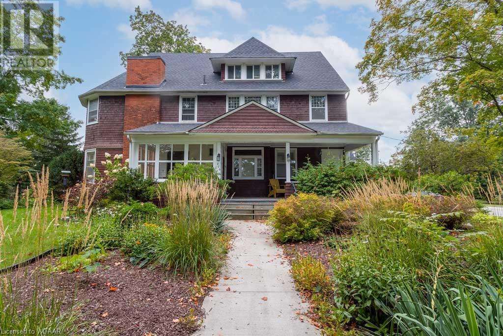 209 VANSITTART Avenue