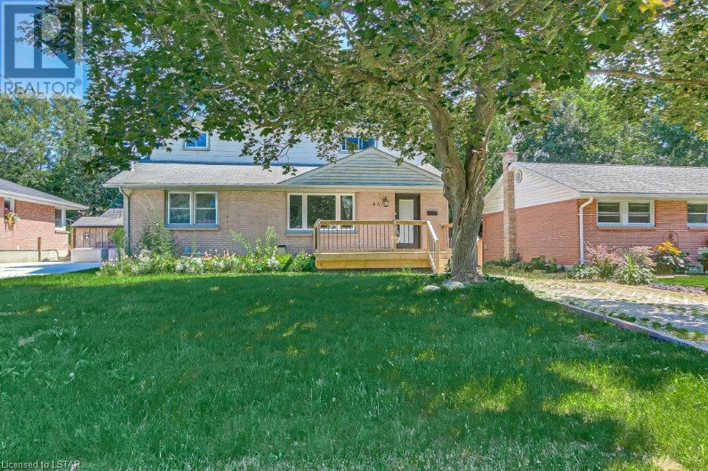 60 THORNCREST Crescent