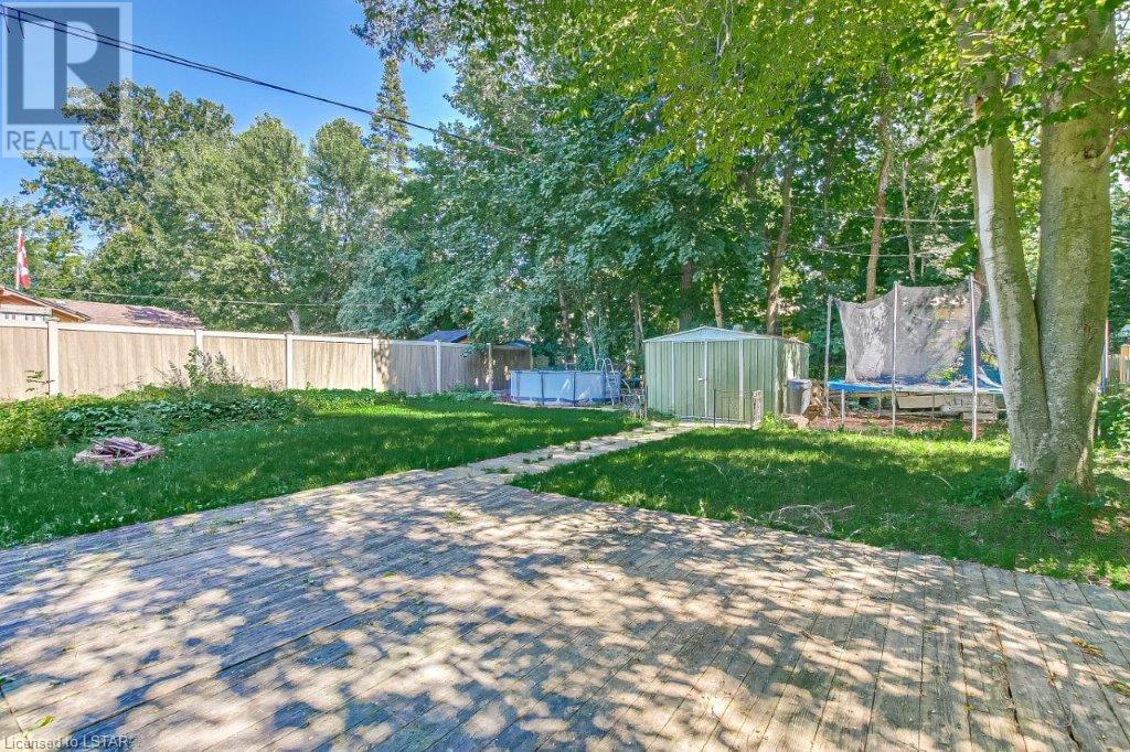 60 THORNCREST Crescent