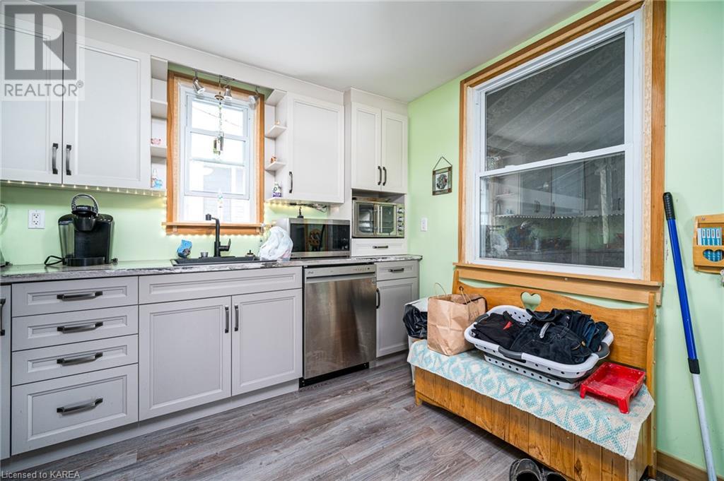 248 THOMAS Street W