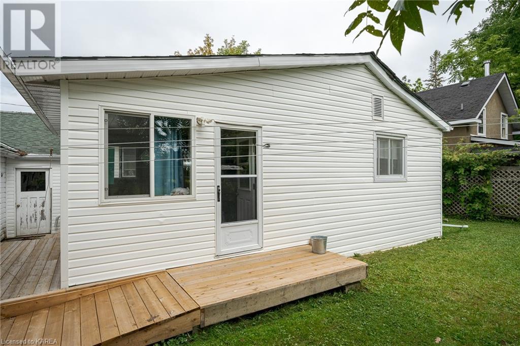 248 THOMAS Street W