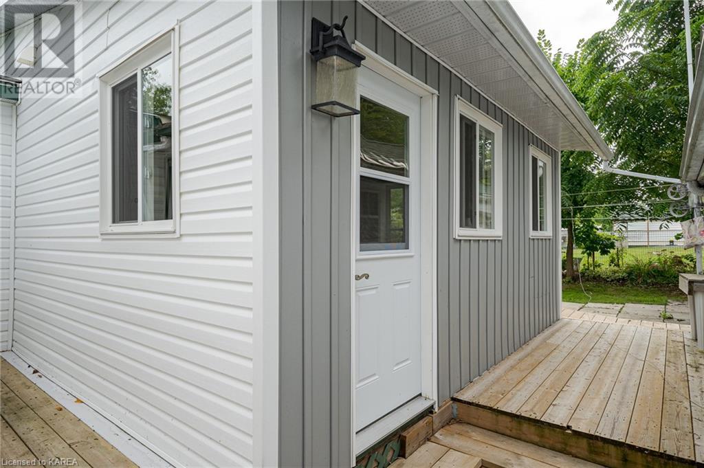 248 THOMAS Street W