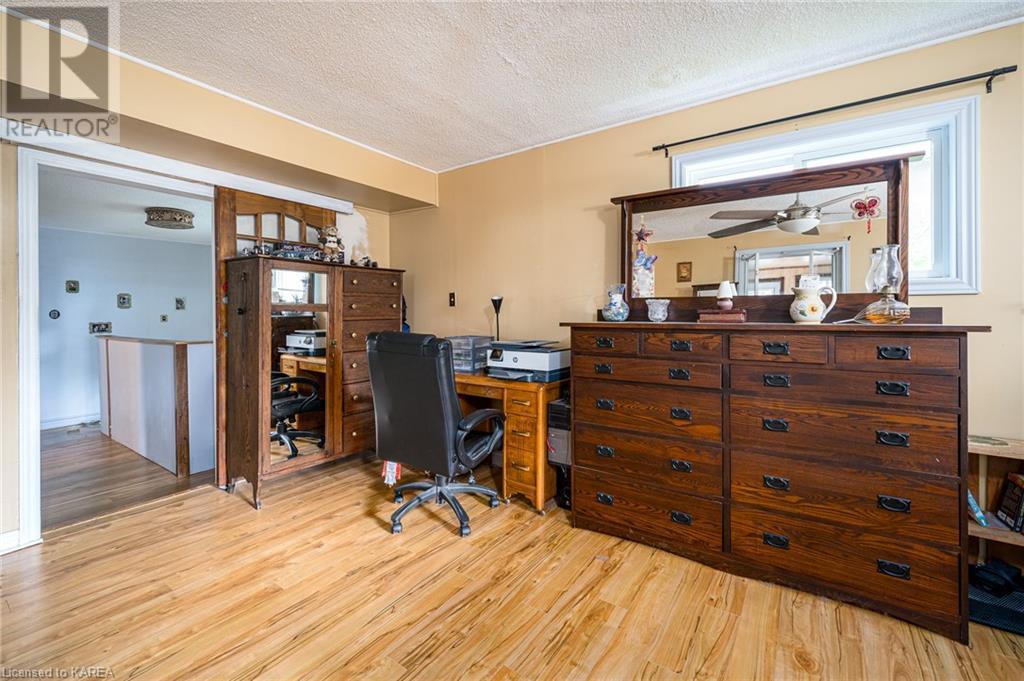 248 THOMAS Street W