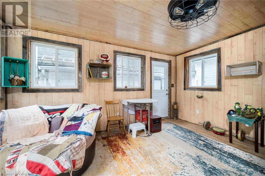 248 THOMAS Street W