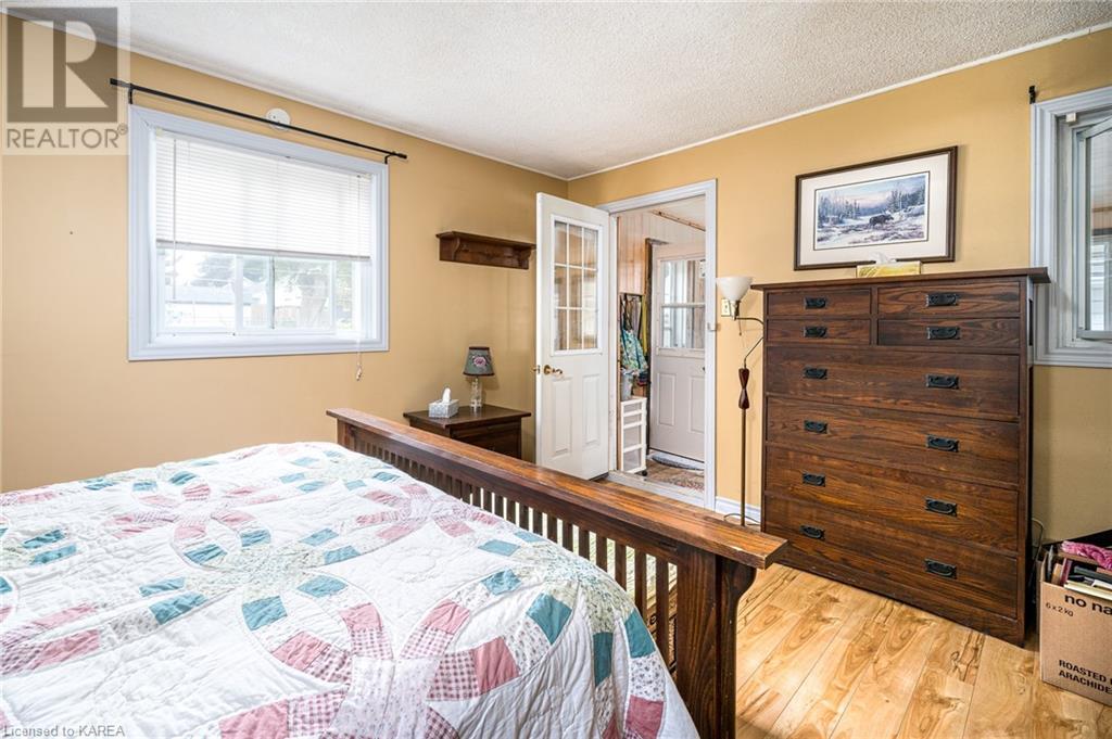 248 THOMAS Street W