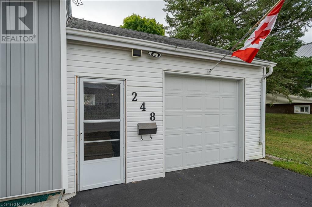 248 THOMAS Street W