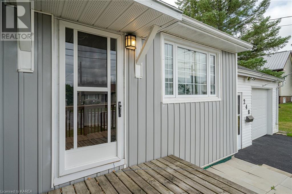 248 THOMAS Street W