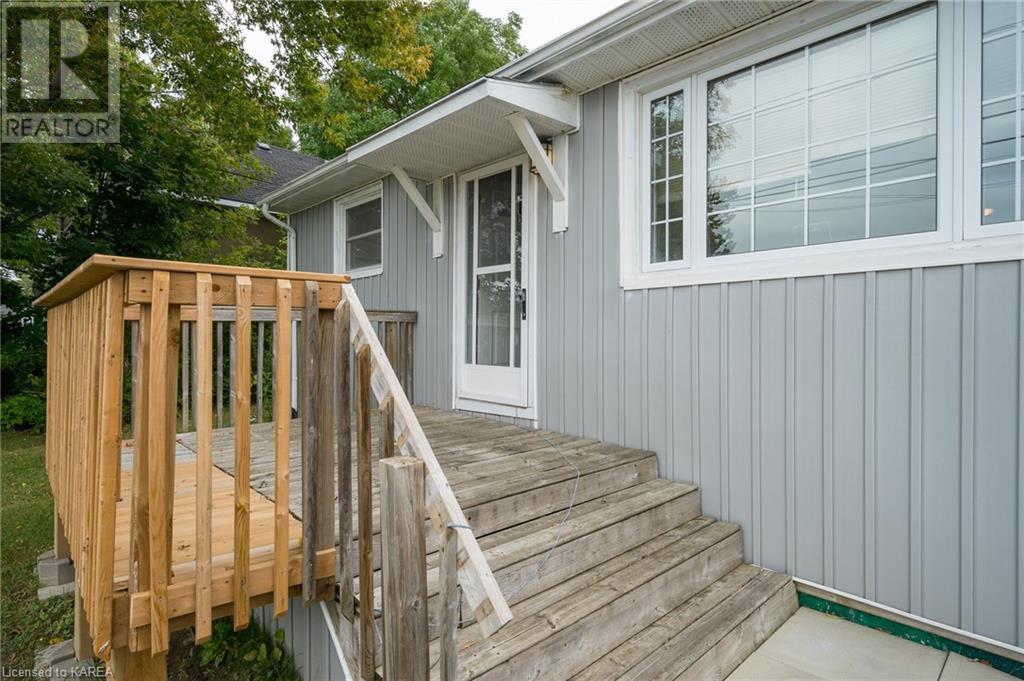 248 THOMAS Street W
