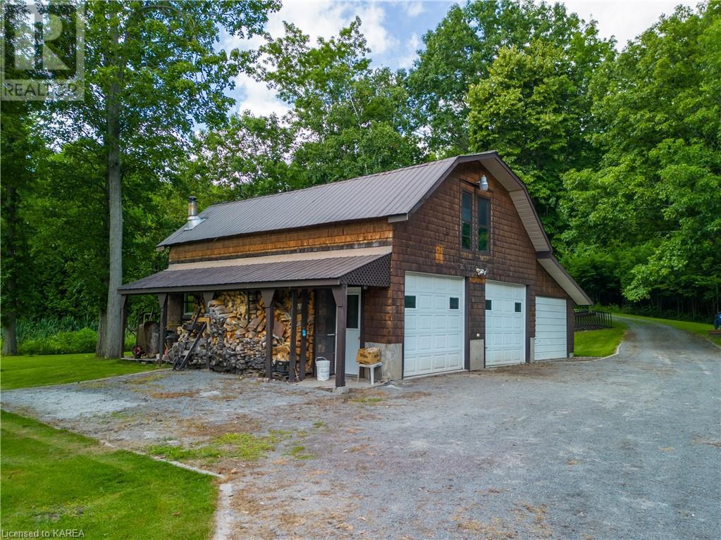 851 RIDEAUWOOD Lane