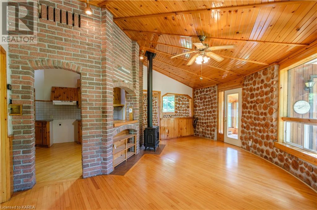851 RIDEAUWOOD Lane