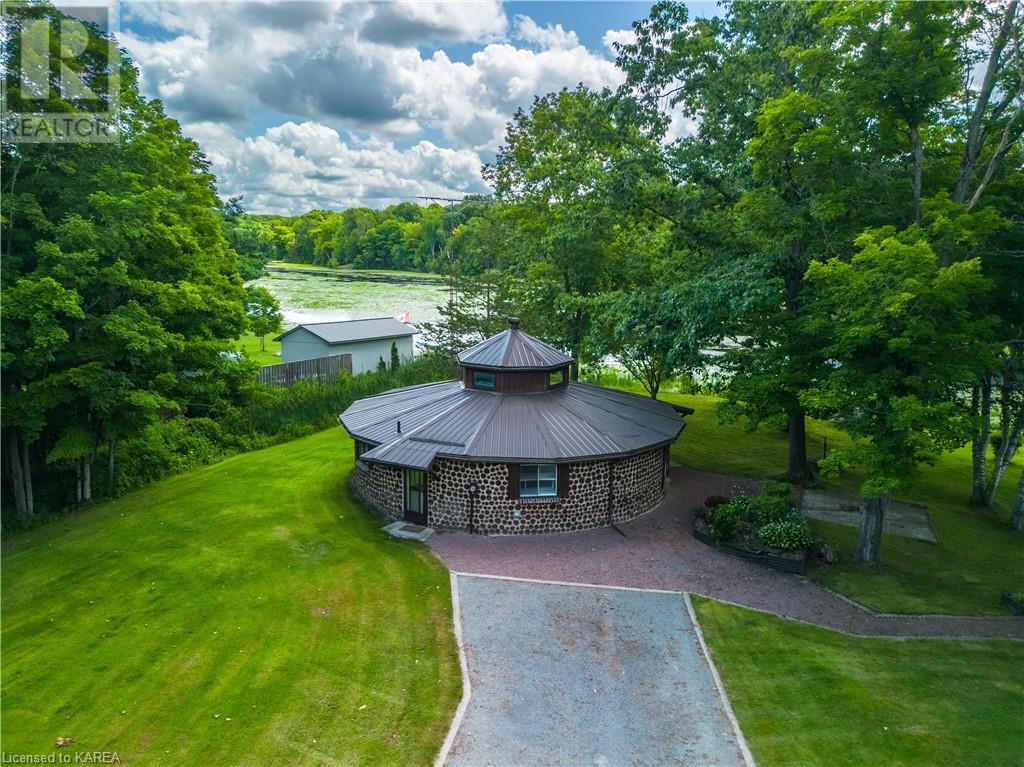 851 RIDEAUWOOD Lane