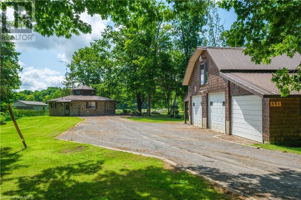 851 RIDEAUWOOD Lane