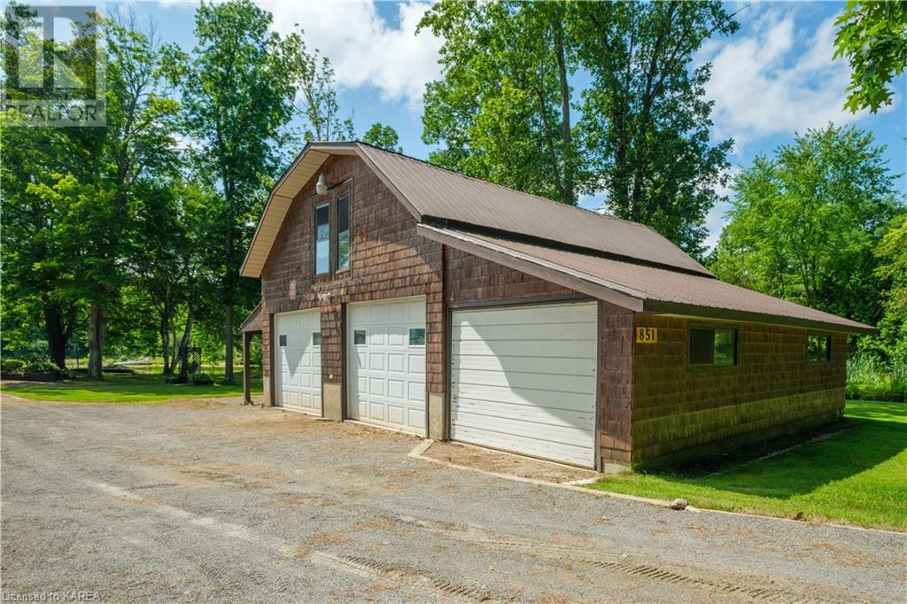 851 RIDEAUWOOD Lane