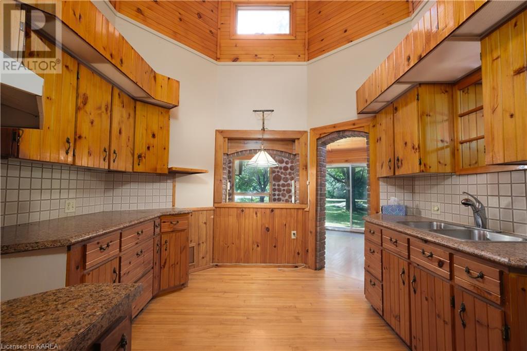851 RIDEAUWOOD Lane