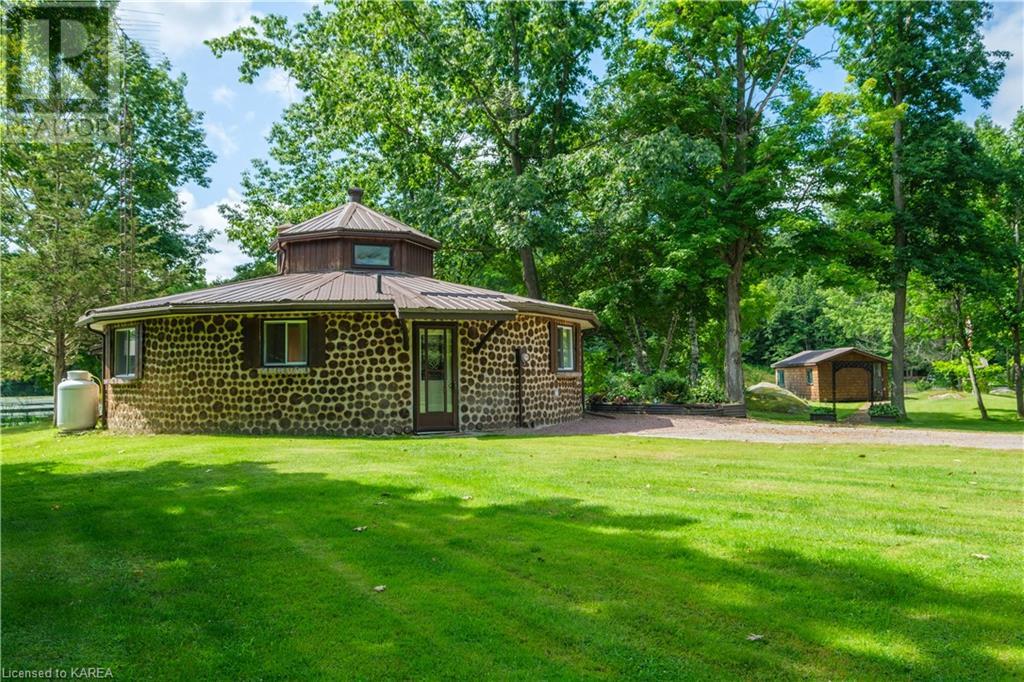 851 RIDEAUWOOD Lane