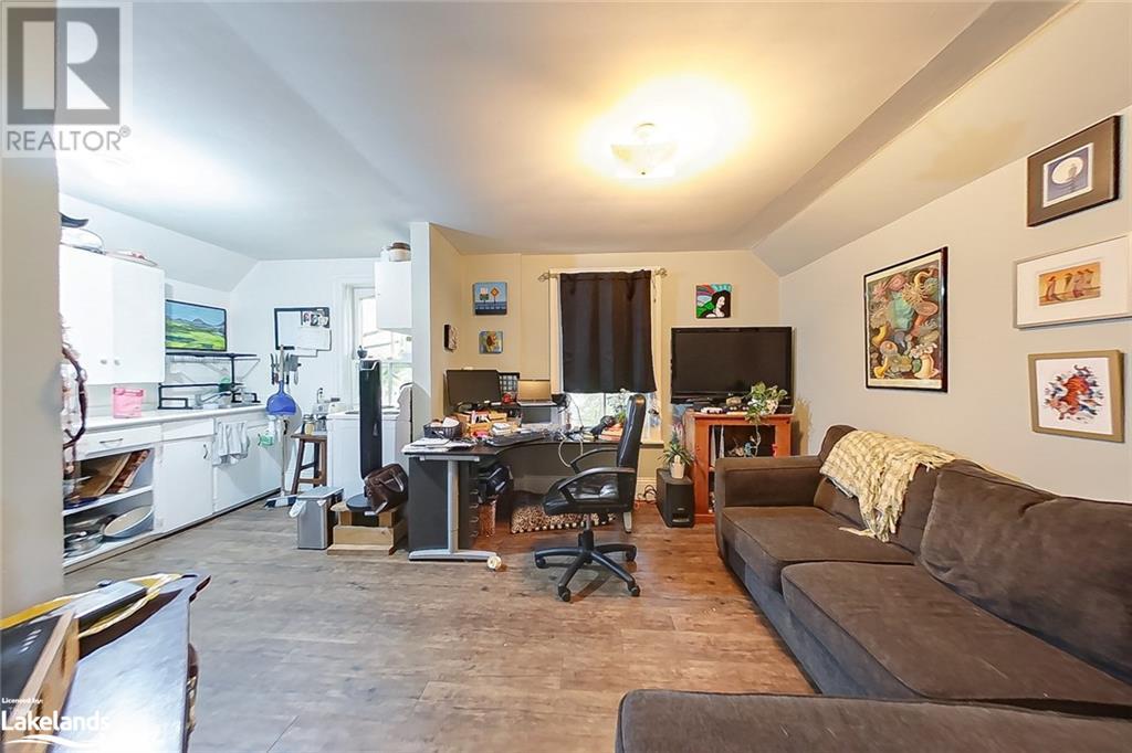 25 ELMA Street S