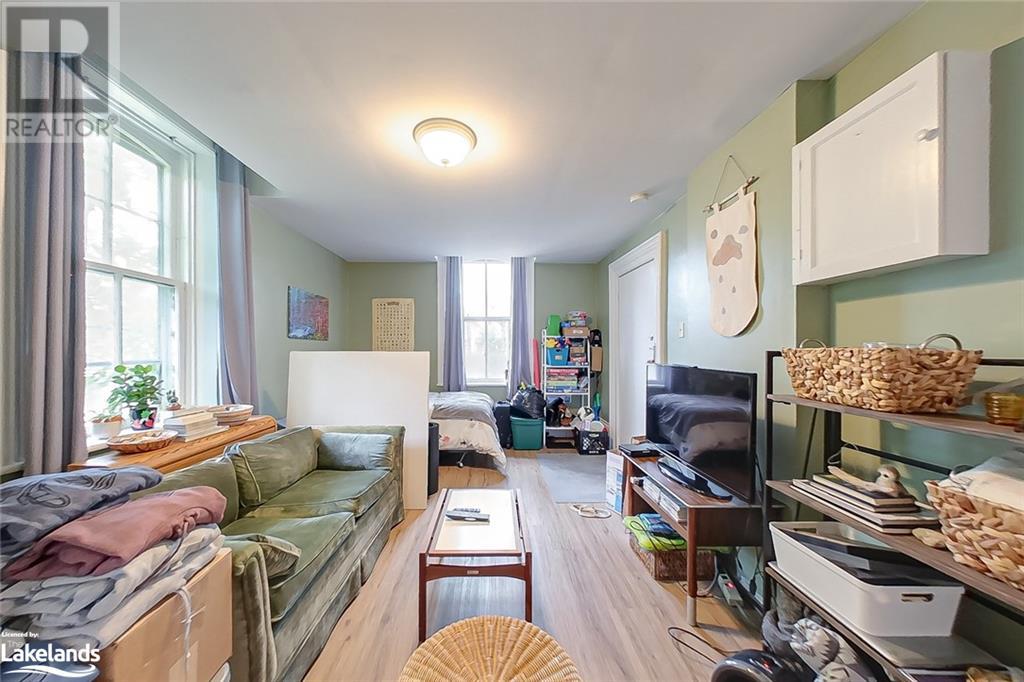 25 ELMA Street S