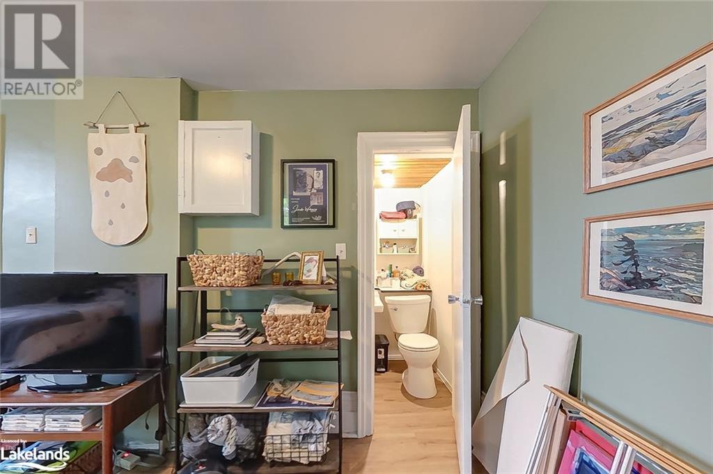 25 ELMA Street S