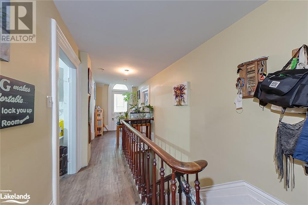 25 ELMA Street S