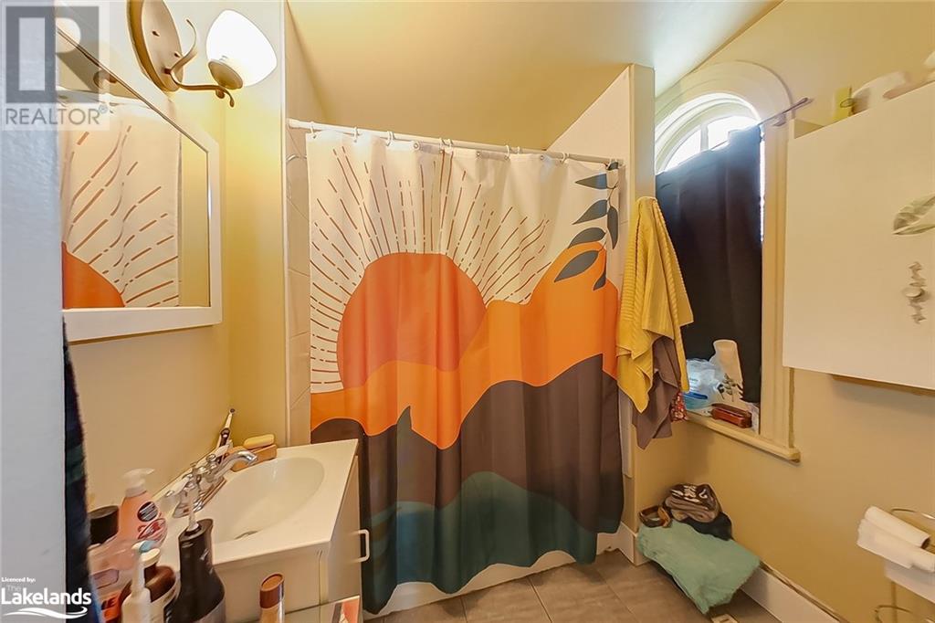 25 ELMA Street S