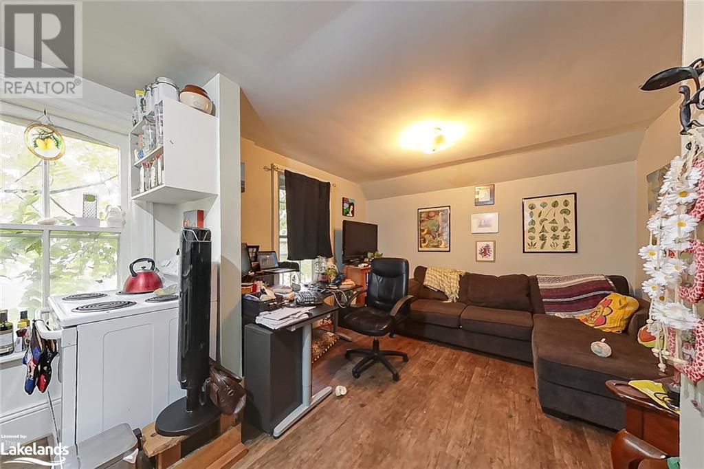 25 ELMA Street S