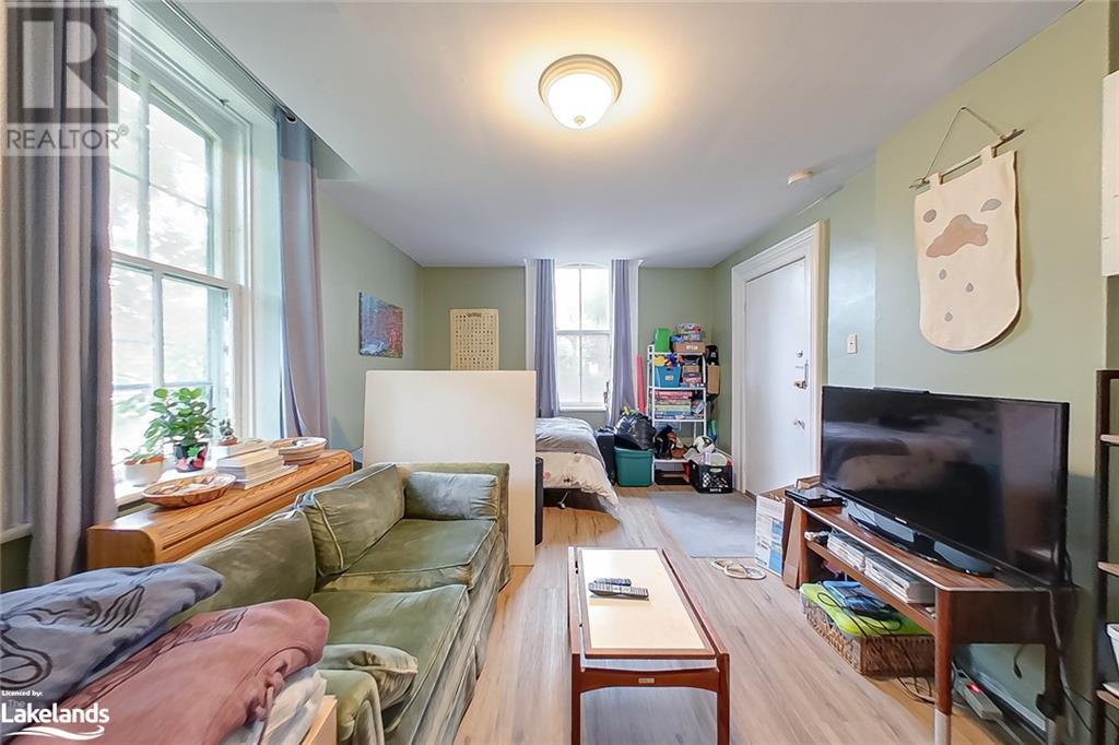 25 ELMA Street S
