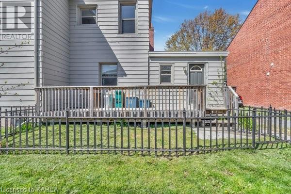 165 CLERGY Street E