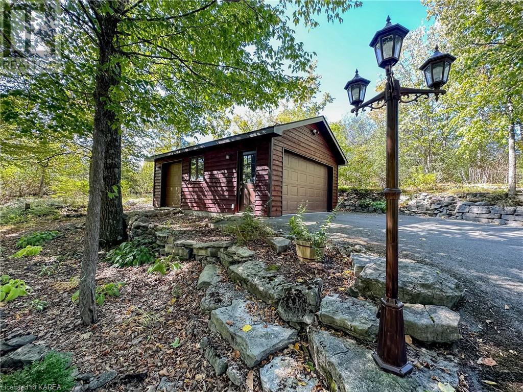 1827 RADAGE Road