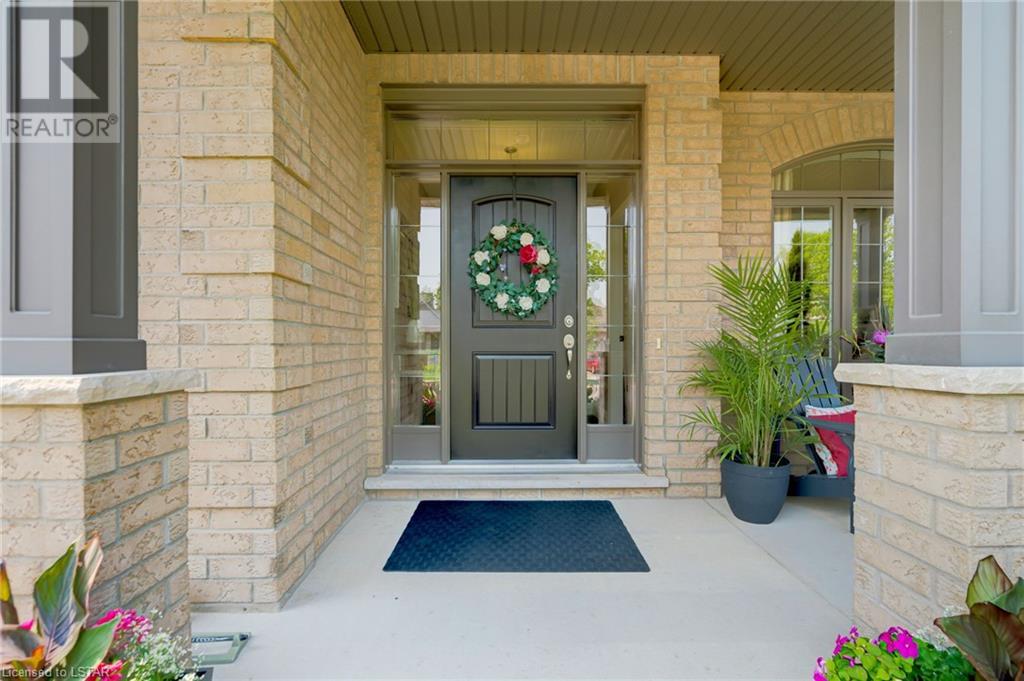 696 BENNETT Crescent