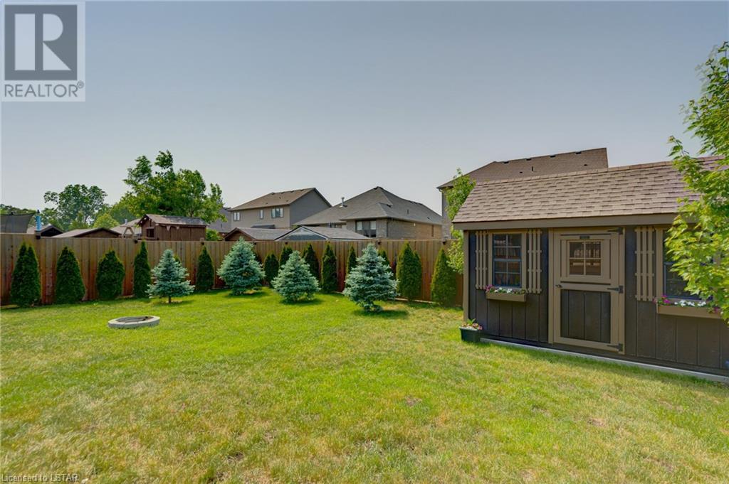696 BENNETT Crescent