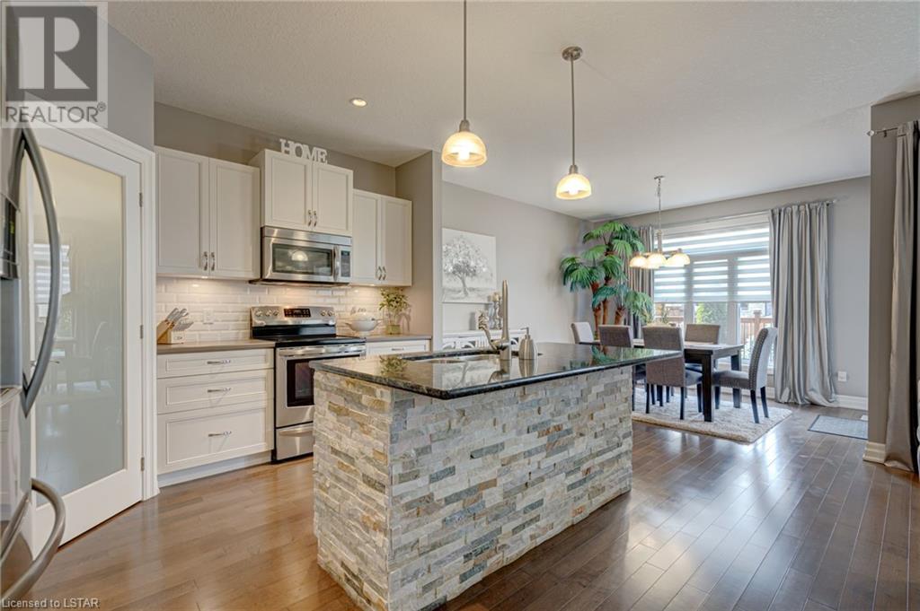 696 BENNETT Crescent