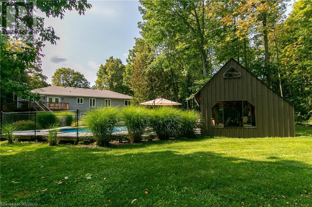 758369 GIRL GUIDE Road