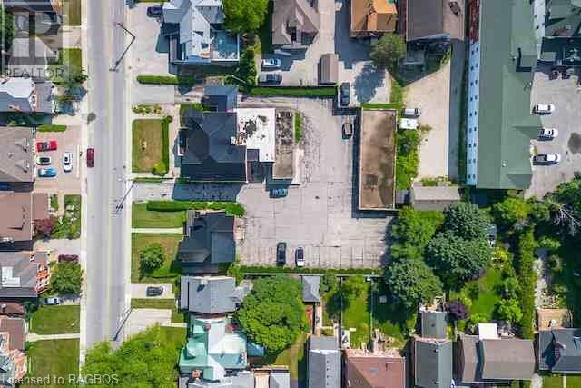 241 & 261 9TH Street W