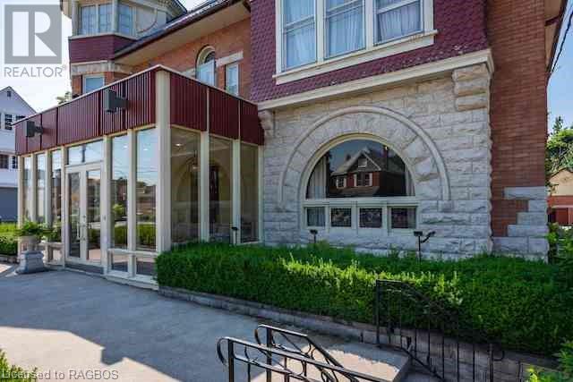 241 & 261 9TH Street W