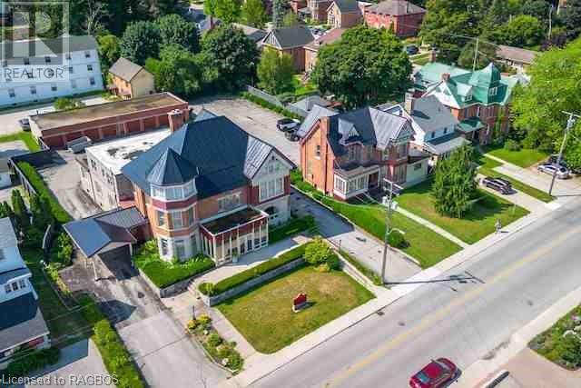 241 & 261 9TH Street W