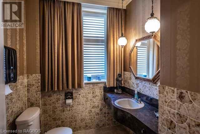 241 & 261 9TH Street W