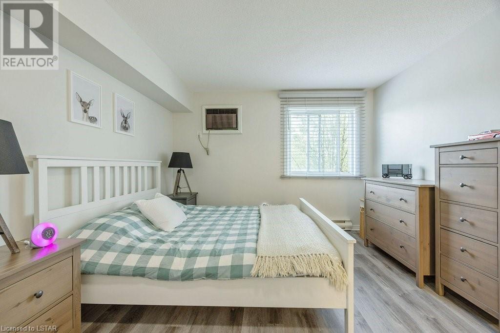 440 WELLINGTON Street Unit# 209