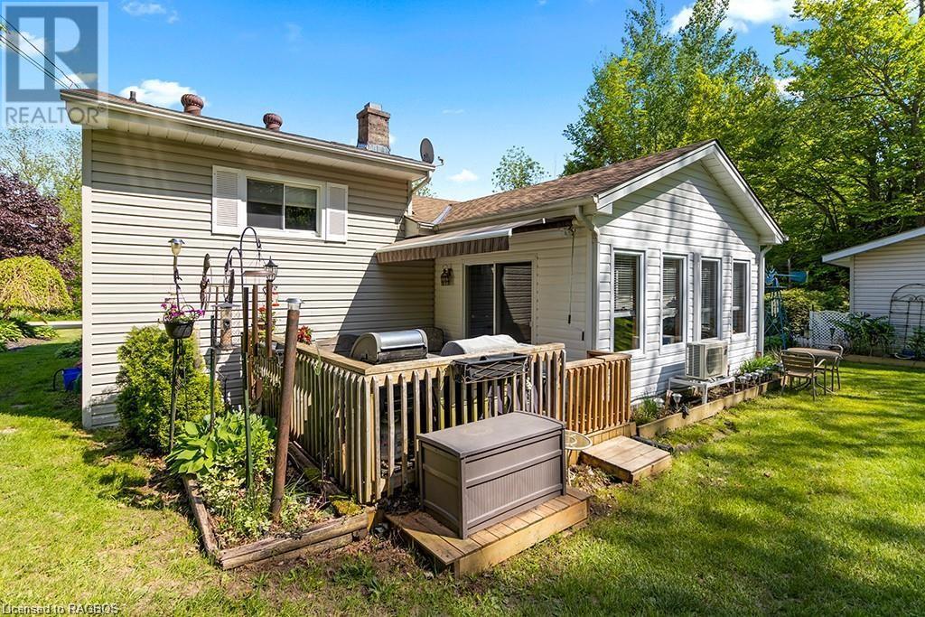 1996 6TH Avenue W