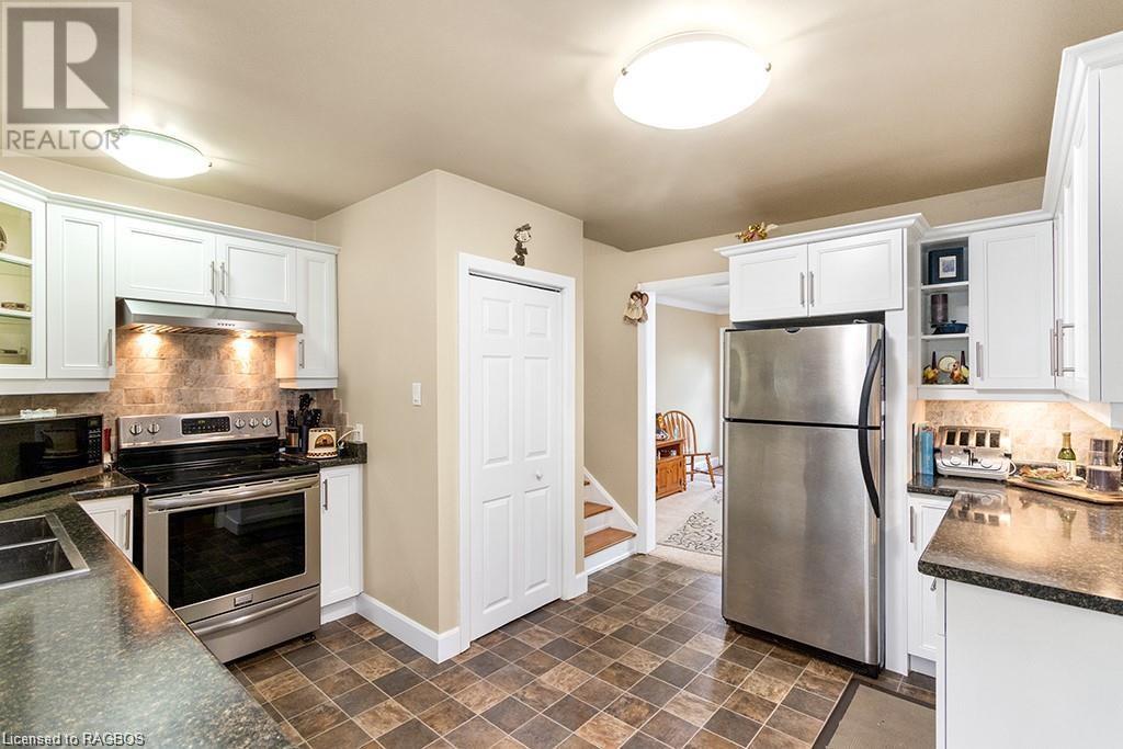 1996 6TH Avenue W