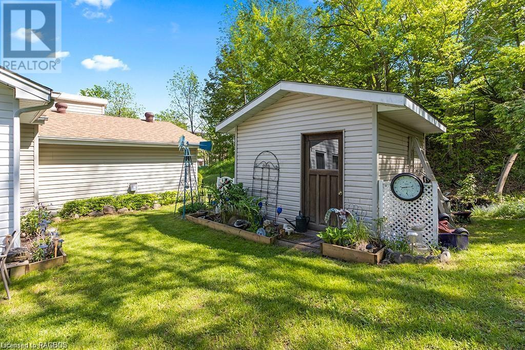 1996 6TH Avenue W