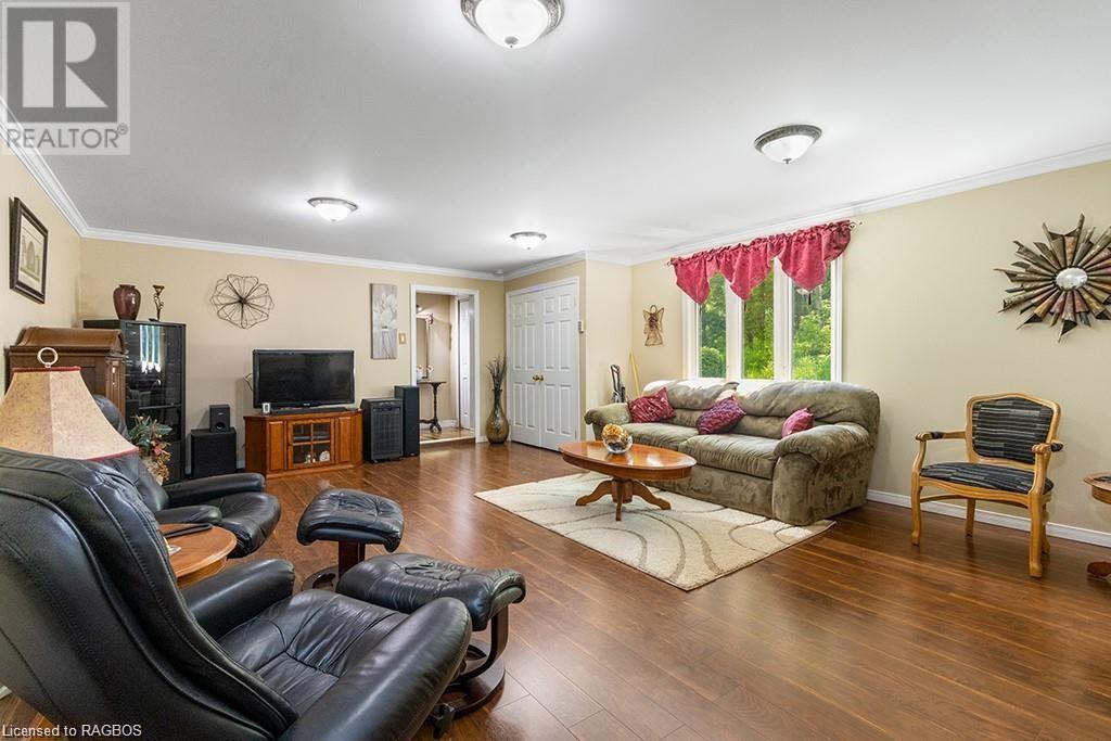 1996 6TH Avenue W