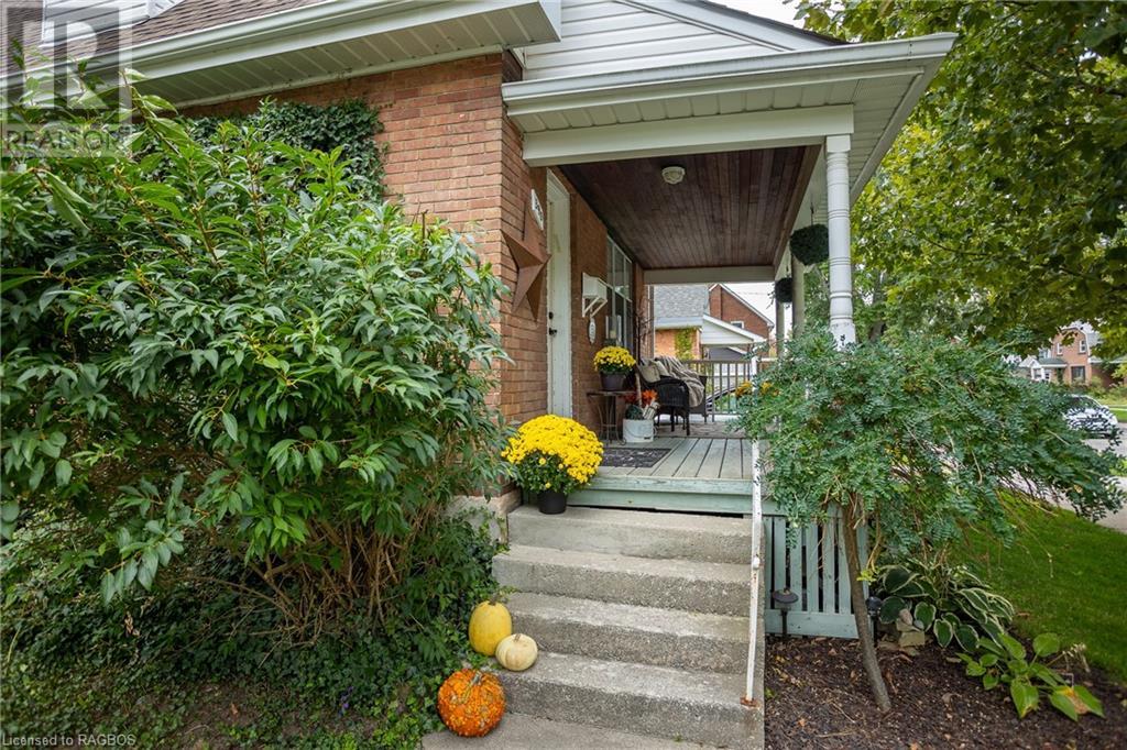 390 12TH Street W
